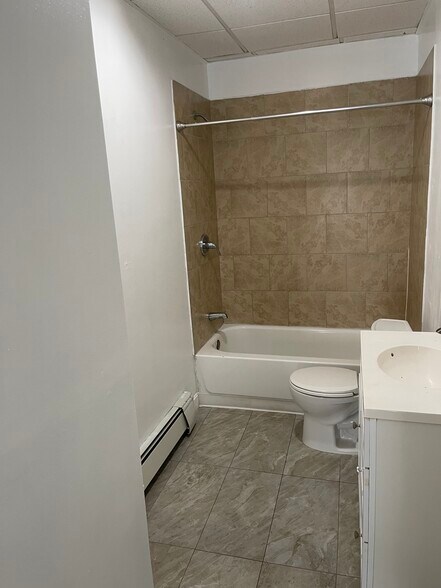 Building Photo - 30 Pekin St