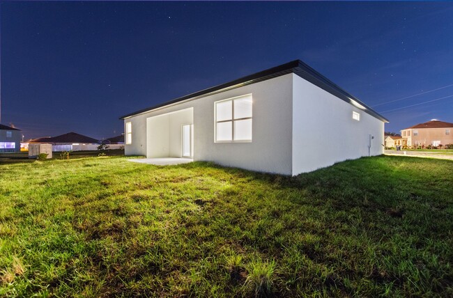 Building Photo - 1057 Sabine Pl