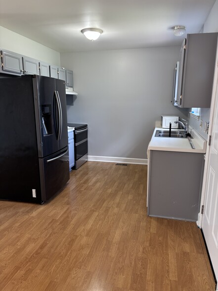 Kitchen - 101 Kings Gate Ln