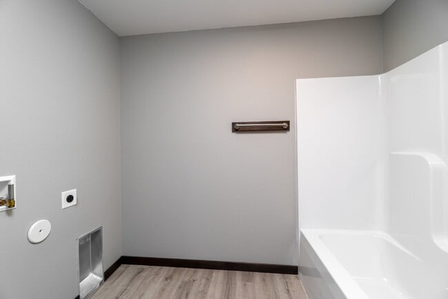 Building Photo - Modern 2 Bedroom, 2 Bathroom Residence wit...