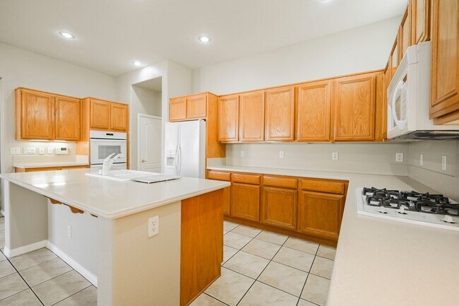 Building Photo - 2716 Thomasville Ave