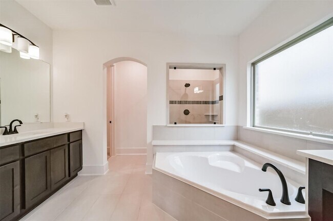 Building Photo - 17794 Misty Brk Ln