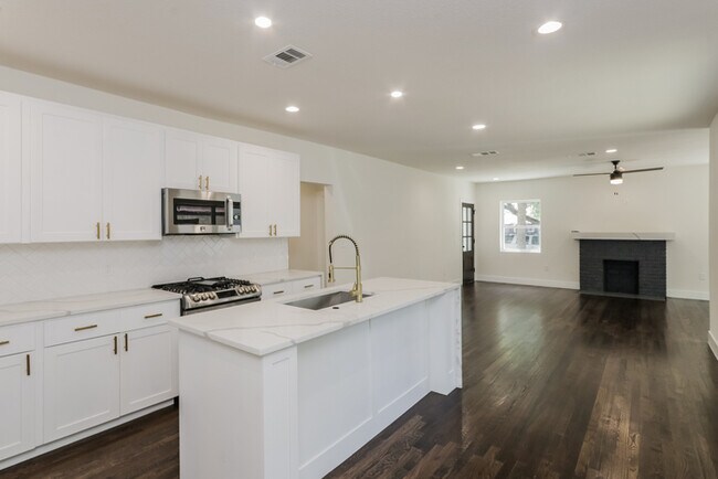 Building Photo - Stylish and Modern Living Minutes from Dow...