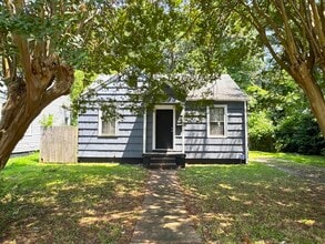 Building Photo - Charming Two-Bedroom Single Family Home with Detached Garage
