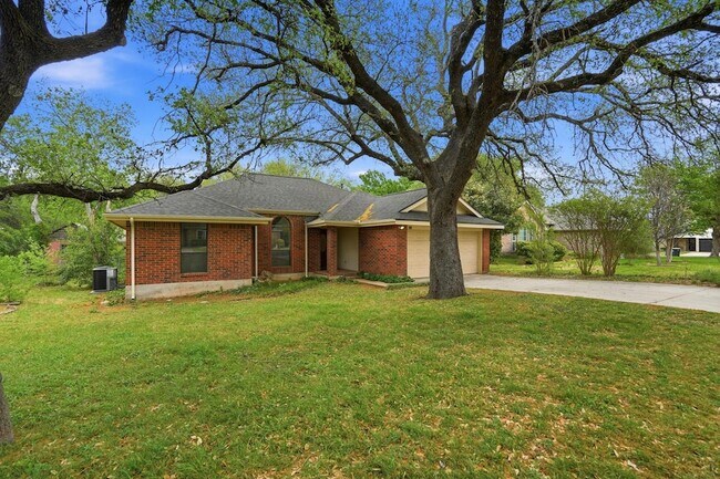 Building Photo - 306 Woodstone Dr