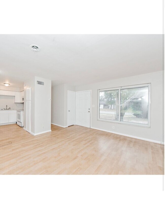 Building Photo - Cozy 3 Bedroom / 1 Bath Home For Rent In C...