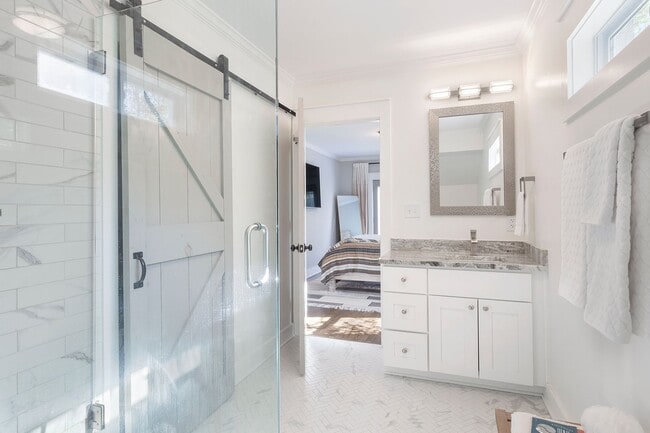 Building Photo - Gorgeous 4/3.5 w/ Bedroom on Main & Large,...