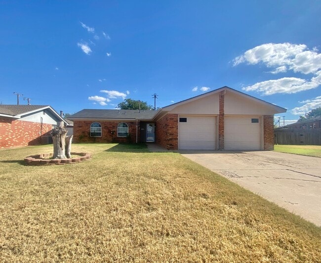 Primary Photo - Great 3 bed 2 bath near West Loop 289 and ...
