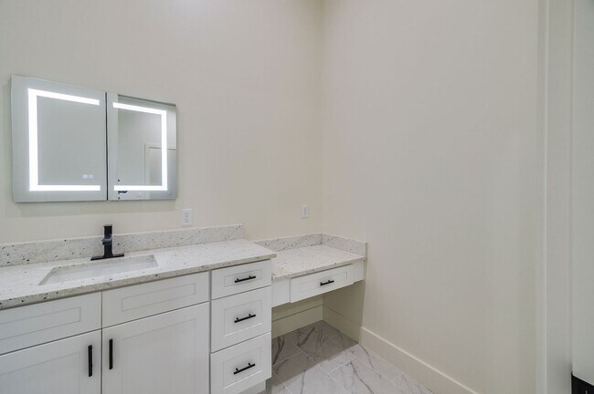 Building Photo - Stunning Brand 3B/2B Townhouse with Premium Finishes