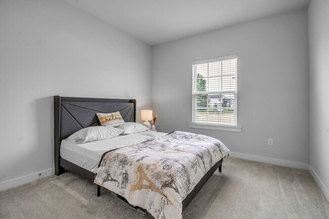 Building Photo - 4966 Brauer Dr