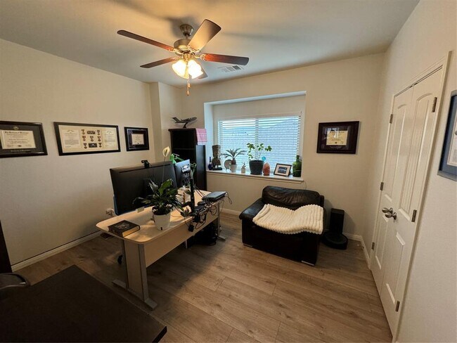 Building Photo - 8145 Daisy Cutter Crossing