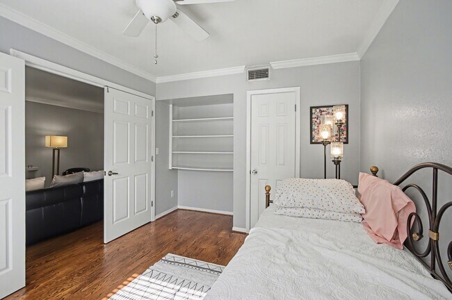 Building Photo - 7575 Katy Fwy