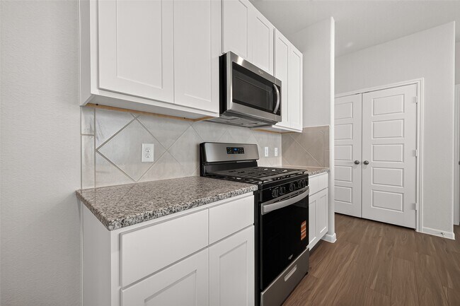 Building Photo - 15610 Coneflower Hls Dr