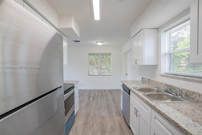 Building Photo - 650 SW 29th Ave