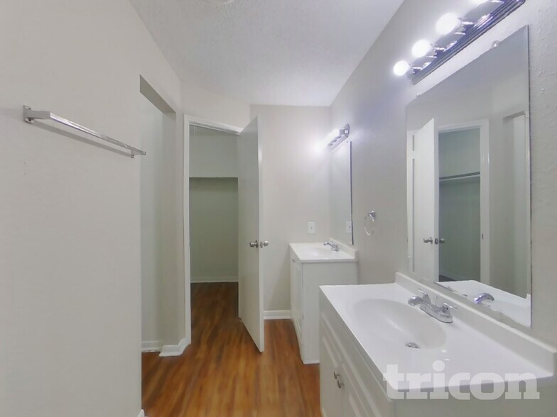 Building Photo - 13154 Winding Wood Dr
