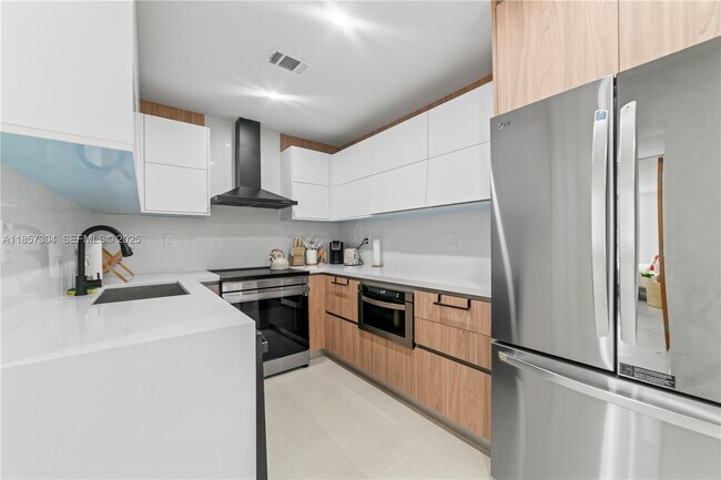 Building Photo - 209 N 31st Ave