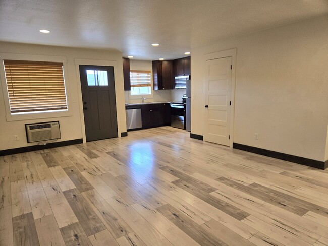 Building Photo - Pet friendly, Spacious apartment with Wash...