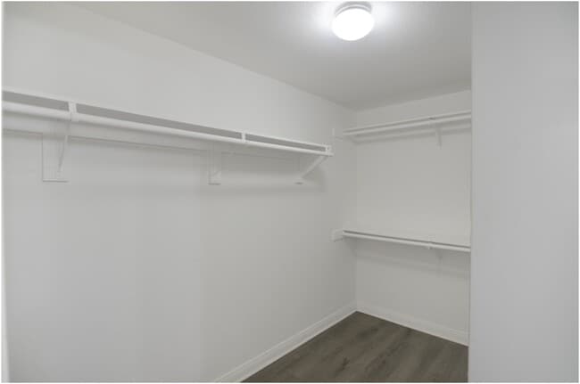 Building Photo - 1 Bedroom Condo - Ritz Pointe!