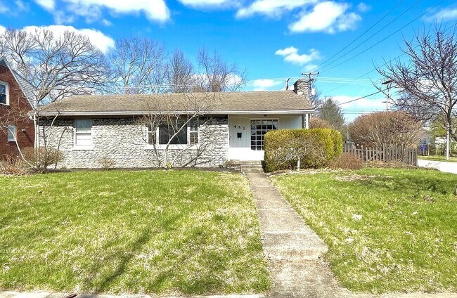 Building Photo - 451 Bob O Link Dr