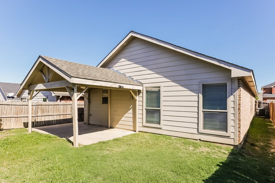 Building Photo - 4031 Ridgetop Dr