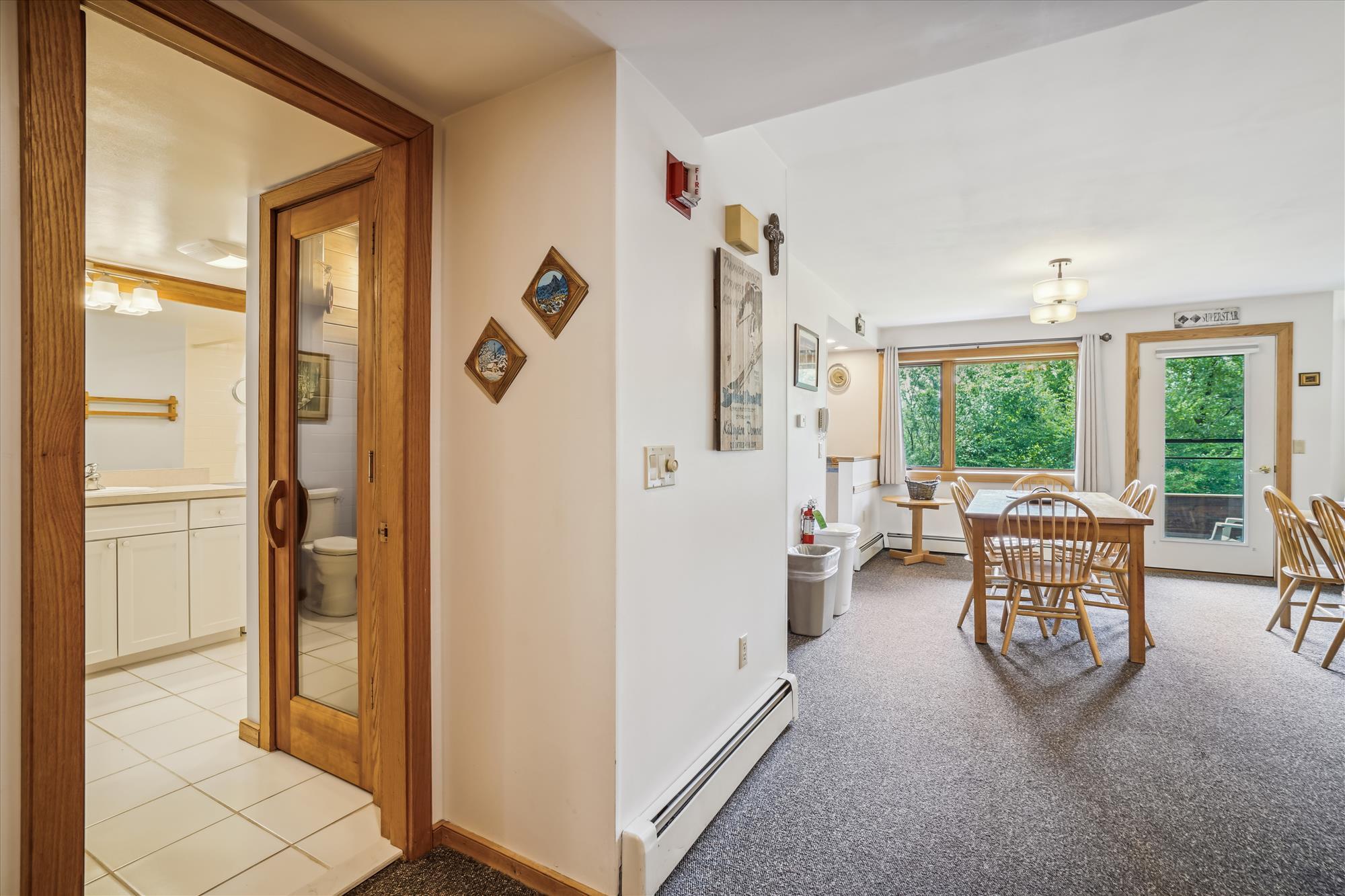 Building Photo - 768 E Mountain Rd