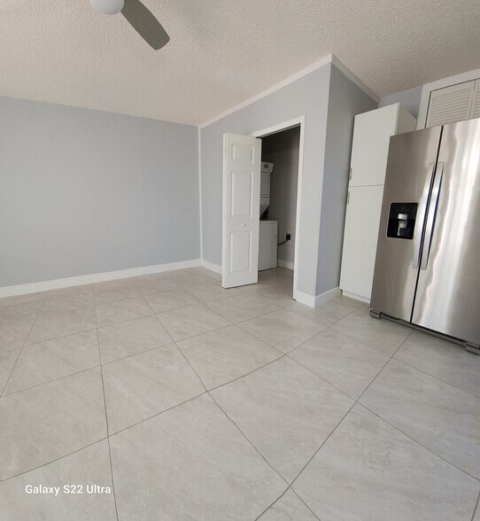 Living room - 202 Bramley Ct