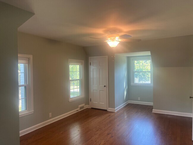 Building Photo - 645 Hi View Ct