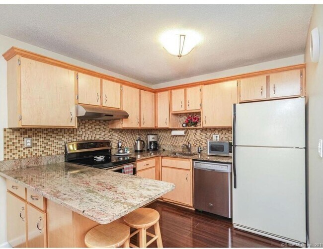 Building Photo - 2320 Harbor View Dr