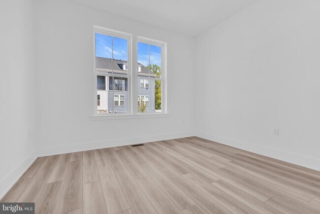 Building Photo - 8102 Donatello Dr
