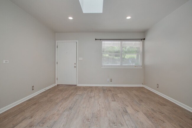 Building Photo - 2300 Trailside Dr