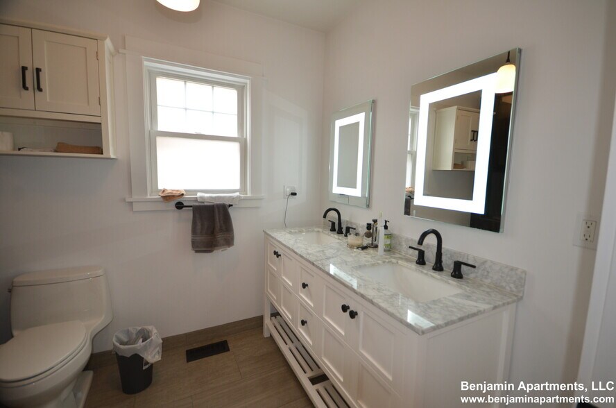 Building Photo - 15 Elmira St