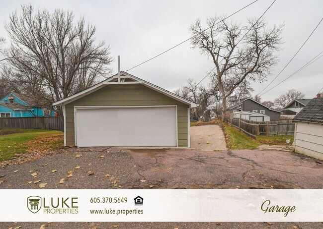 Building Photo - 226 N Lake Ave