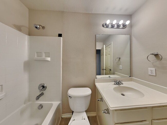 Building Photo - FANTASTIC HOME IN FORNEY!