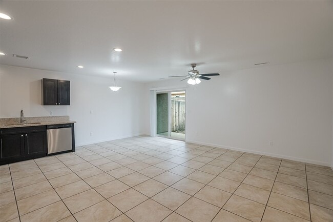 Building Photo - 3850 E Teri Ct