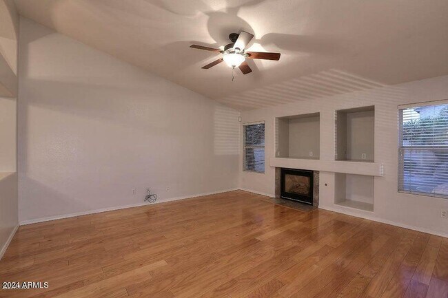 Building Photo - 7931 W Rose Garden Ln