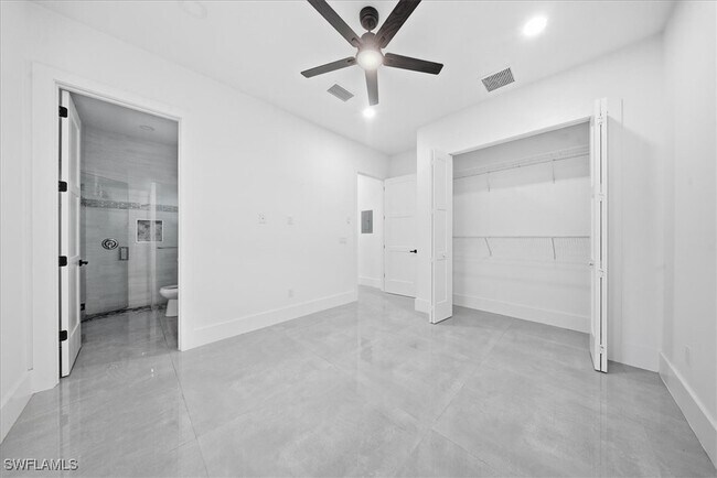 Building Photo - 3261 15th Ave SW