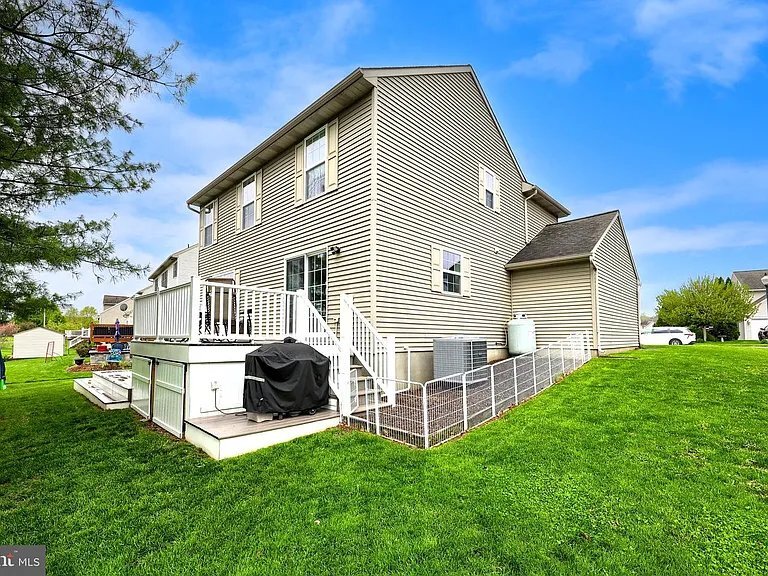 Building Photo - 102 Bloomfield Dr