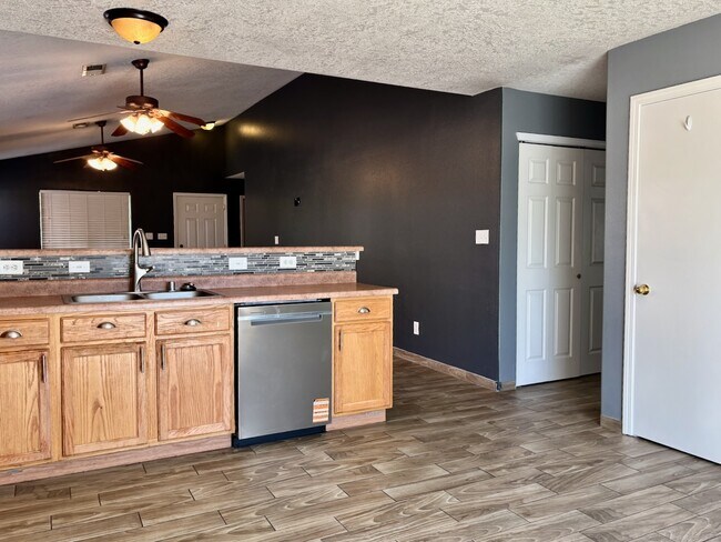 Building Photo - 3617 Cameo Dr