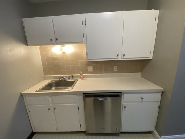 Building Photo - 150 Rumford Ave