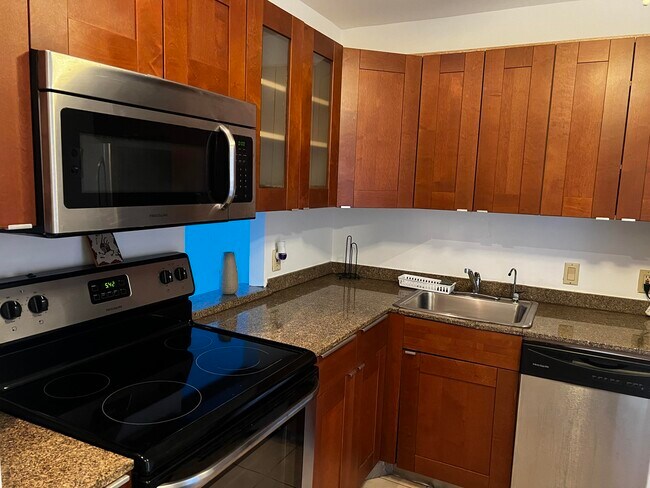 Primary Photo - 3101 N Country Club Dr