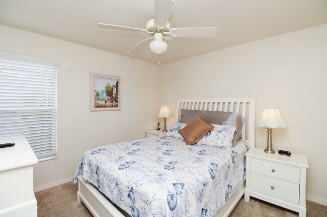 Building Photo - ** 4 BED-3 BATH PRIVATE SINGLE FAMILY POOL...