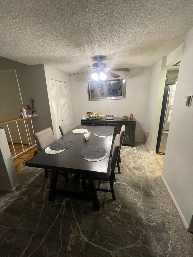 Building Photo - 3 Bedroom 1 & 3/4 Bath Condo in Desirable ...