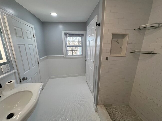 Building Photo - 452 Salem St