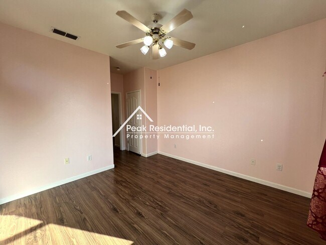 Building Photo - North Natomas 3bd/2.5ba House with 2 Car Garage