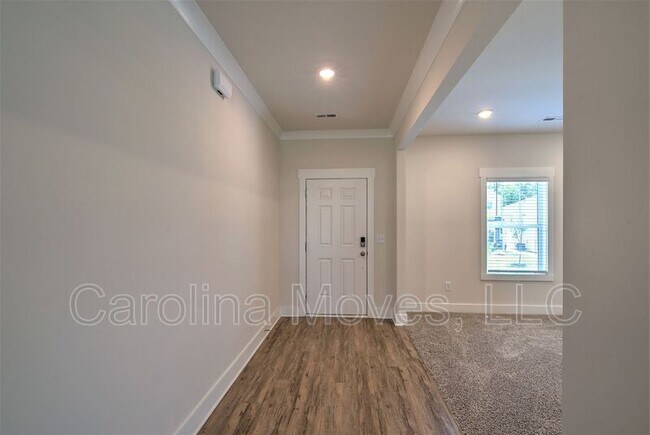 Building Photo - 208 Pewter Cir