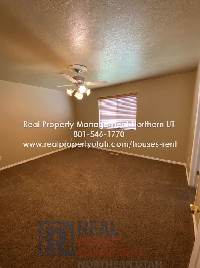 Building Photo - 2-bedroom 2 bath Home in Roy Now Available!!