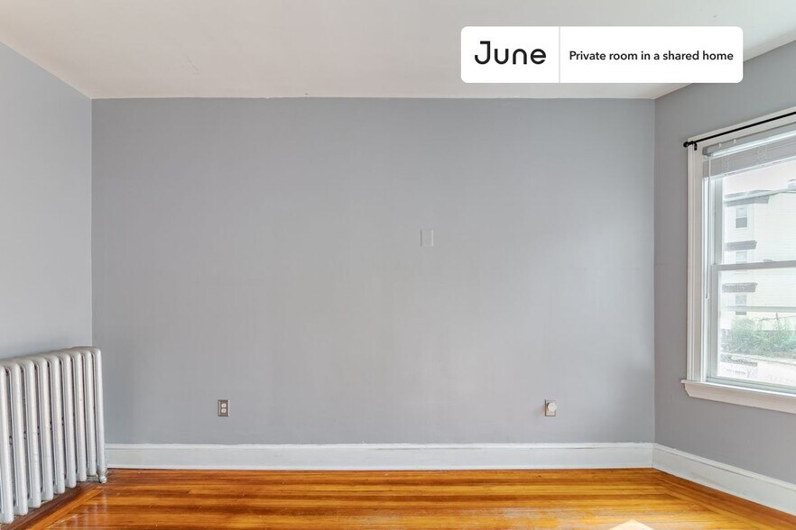 Building Photo - Room in Shared 3 bed/1.5 bath home