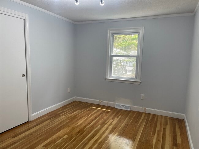 Building Photo - 465 Hartford St