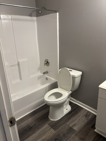 Building Photo - 559 Woodlawn Ave NW