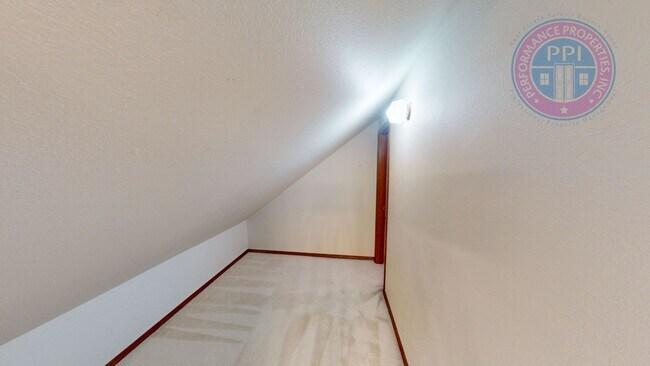 Building Photo - Room to Roam at Hidden Springs in West Linn! Pets OK!